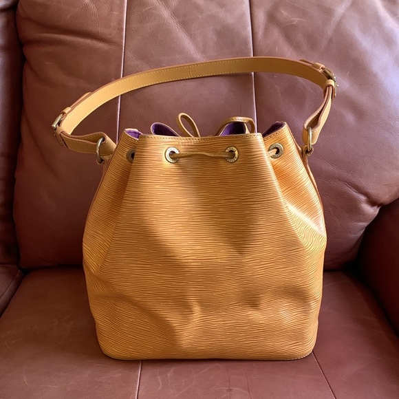 💜💛Authentic Louis Vuitton Epi Noe PM Bag & French Kisslock Wallet💜💛 - Picture 4 of 17